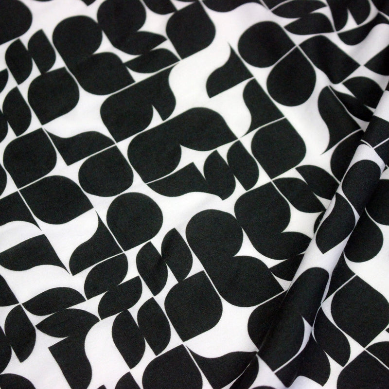 Tissu viscose fluide SEVENTIES, motif géométrique noir et blanc - STANDARD 100 OEKO - TEX - tissuspipi.com