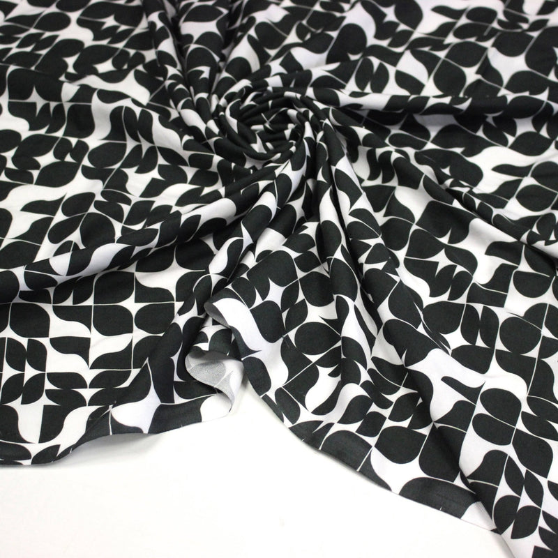 Tissu viscose fluide SEVENTIES, motif géométrique noir et blanc - STANDARD 100 OEKO - TEX - tissuspipi.com