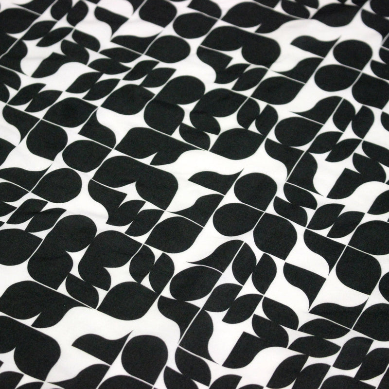 Tissu viscose fluide SEVENTIES, motif géométrique noir et blanc - STANDARD 100 OEKO - TEX - tissuspipi.com