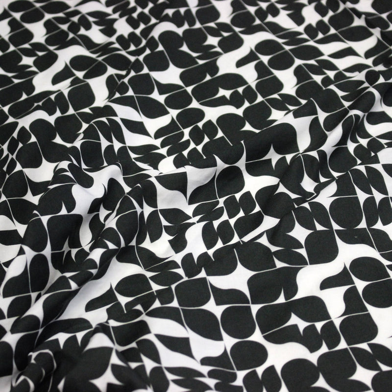 Tissu viscose fluide SEVENTIES, motif géométrique noir et blanc - STANDARD 100 OEKO - TEX - tissuspipi.com