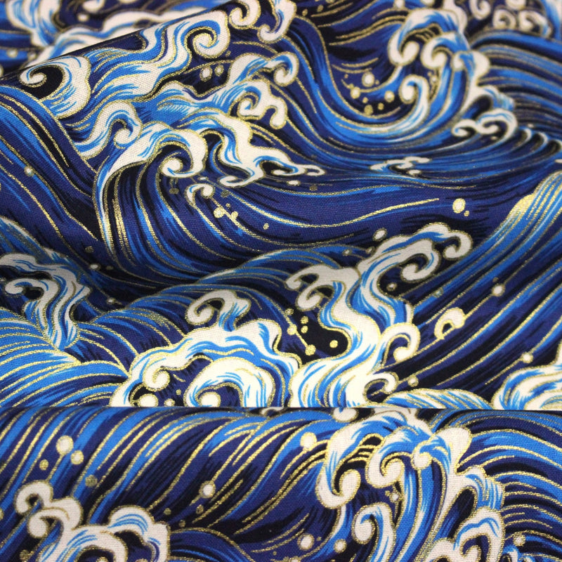 Tissu cotonnade motif japonais VAGUES HOKUSAI dorées, bleu ou rouge - COLLECTION JAPON DORÉ - tissuspipi.com
