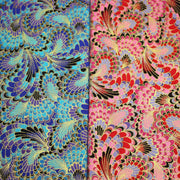 Tissu cotonnade motif japonais LES PLUMES DE PAON dorées, bleu turquoise ou rose fuchsia - COLLECTION JAPON DORÉ - tissuspipi.com