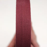 Ruban sergé de coton rouge bordeaux 20mm - Galette de 50 mètres - Fabrication française - tissuspipi.com