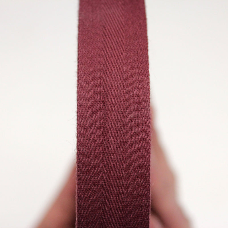 Ruban sergé de coton rouge bordeaux 20mm - Galette de 50 mètres - Fabrication française - tissuspipi.com