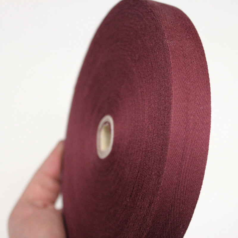 Ruban sergé de coton rouge bordeaux 20mm - Galette de 50 mètres - Fabrication française - tissuspipi.com