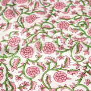 Tissu coton fin imprimé INDIENNES, fleurs traditionnelles roses, feuilles vertes, fond blanc - tissuspipi.com