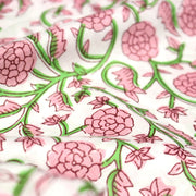 Tissu coton fin imprimé INDIENNES, fleurs traditionnelles roses, feuilles vertes, fond blanc - tissuspipi.com