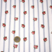 Tissu cotonnade PRIMROSE LANE, motif britannique fleuri : roses et fines rayures bleues - OEKO - TEX STANDARD 100 - tissuspipi.com