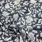 Tissu coton fin imprimé INDIENNES, fleurs traditionnelles blanches et fond gris - tissuspipi.com