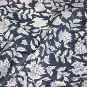 Tissu coton fin imprimé INDIENNES, fleurs traditionnelles blanches et fond gris - tissuspipi.com