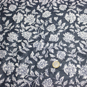 Tissu coton fin imprimé INDIENNES, fleurs traditionnelles blanches et fond gris - tissuspipi.com