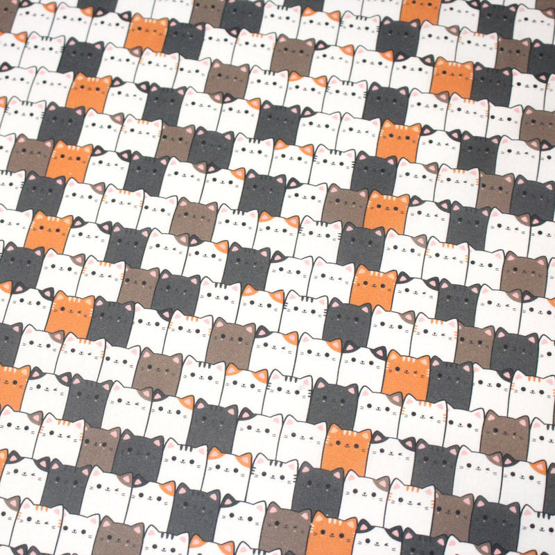 Tissu cotonnade KAWAII aux chats japonais blancs, gris et roux - OEKO - TEX - tissuspipi.com
