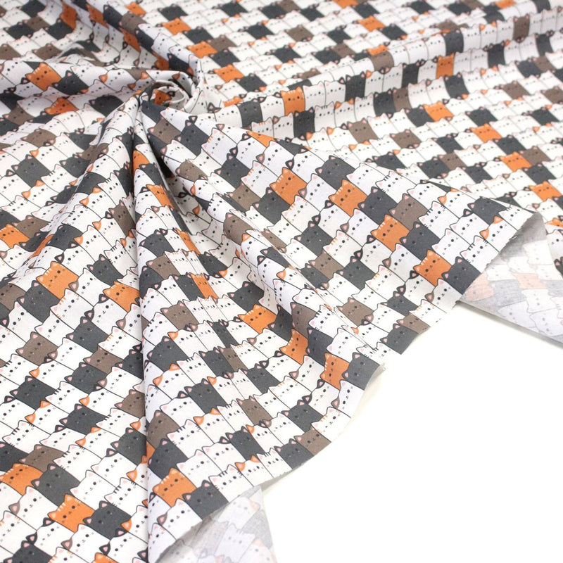 Tissu cotonnade KAWAII aux chats japonais blancs, gris et roux - OEKO - TEX - tissuspipi.com