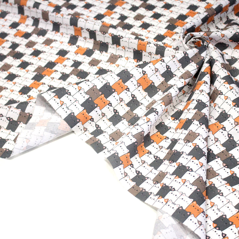 Tissu cotonnade KAWAII aux chats japonais blancs, gris et roux - OEKO - TEX - tissuspipi.com