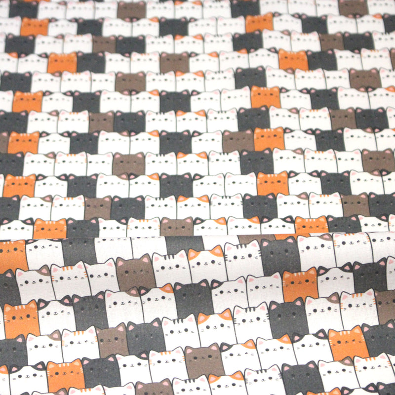 Tissu cotonnade KAWAII aux chats japonais blancs, gris et roux - OEKO - TEX - tissuspipi.com