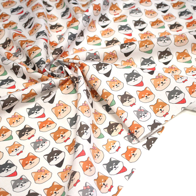 Tissu cotonnade KAWAII aux chiens japonais Shiba blancs, gris et roux, noeud papillon & bandanas - OEKO - TEX - tissuspipi.com