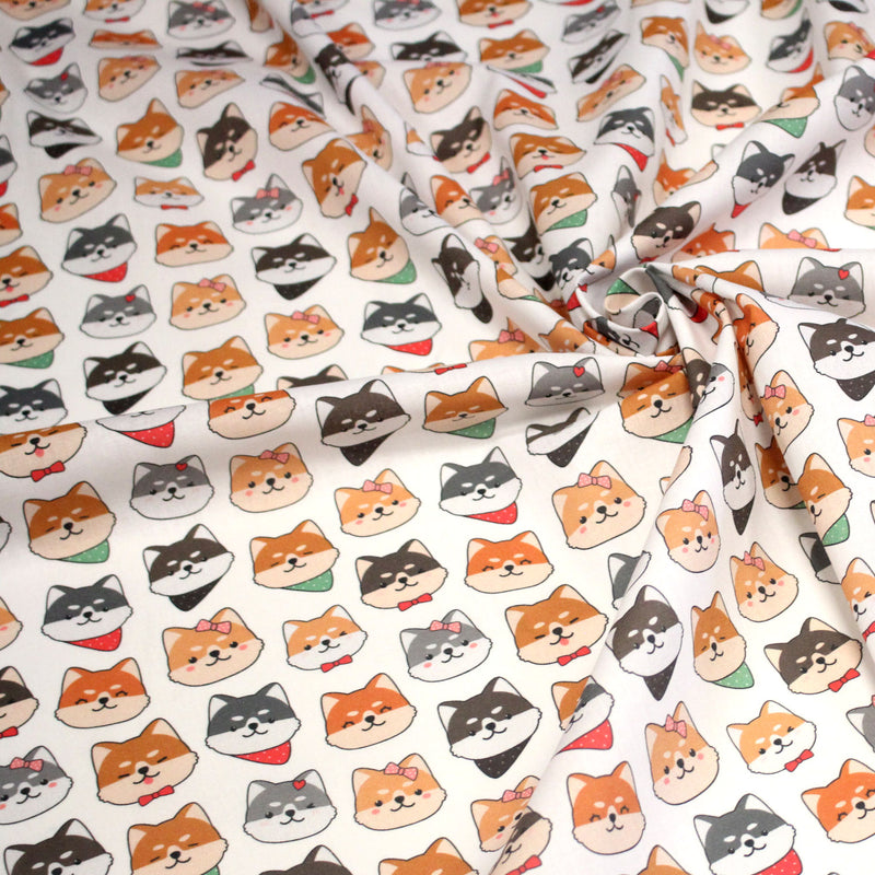 Tissu cotonnade KAWAII aux chiens japonais Shiba blancs, gris et roux, noeud papillon & bandanas - OEKO - TEX - tissuspipi.com