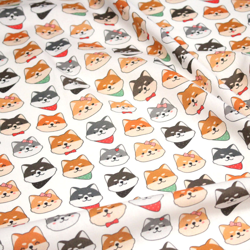 Tissu cotonnade KAWAII aux chiens japonais Shiba blancs, gris et roux, noeud papillon & bandanas - OEKO - TEX - tissuspipi.com