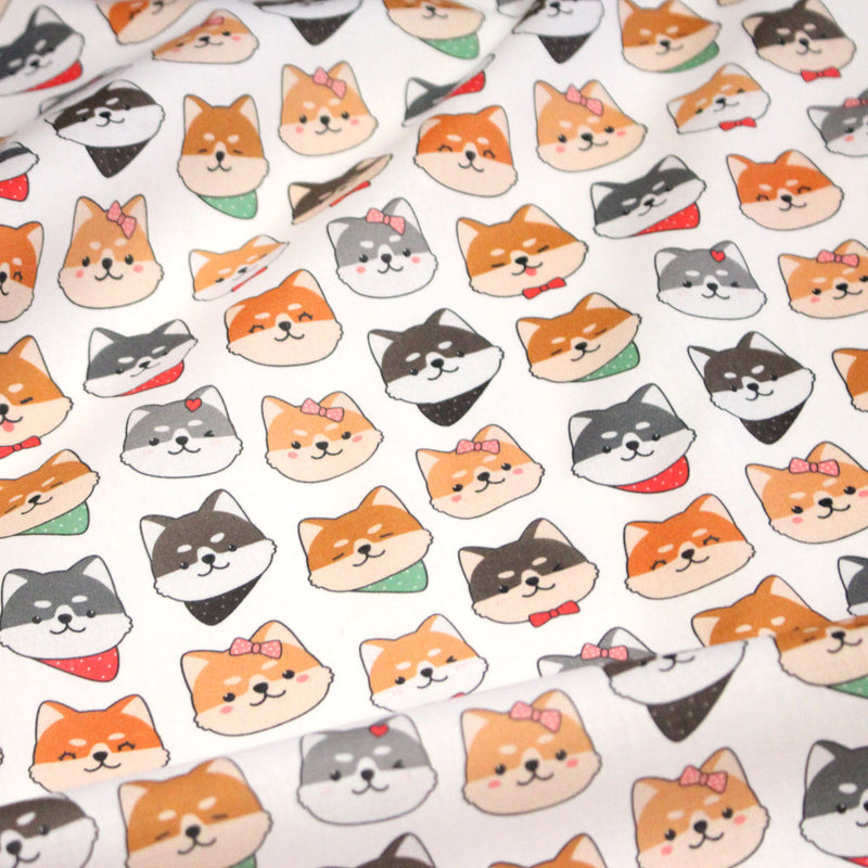 Tissu cotonnade KAWAII aux chiens japonais Shiba blancs, gris et roux, noeud papillon & bandanas - OEKO - TEX - tissuspipi.com