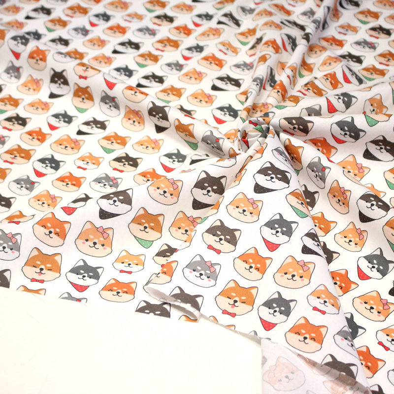 Tissu cotonnade KAWAII aux chiens japonais Shiba blancs, gris et roux, noeud papillon & bandanas - OEKO - TEX - tissuspipi.com