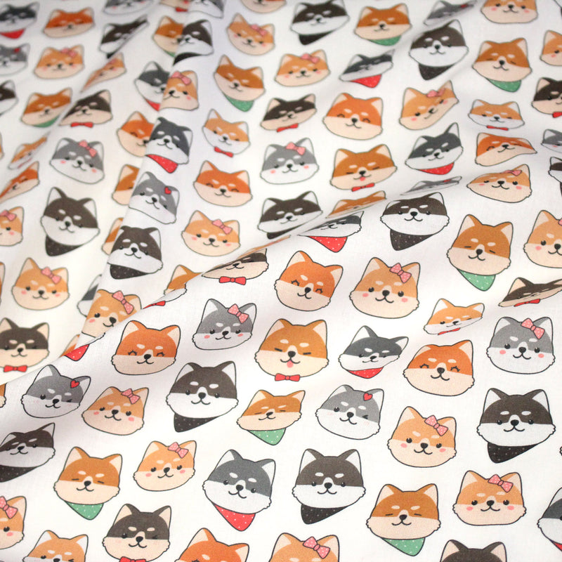 Tissu cotonnade KAWAII aux chiens japonais Shiba blancs, gris et roux, noeud papillon & bandanas - OEKO - TEX - tissuspipi.com