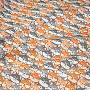 Tissu cotonnade KAWAII aux chiens japonais Shiba blancs, gris et roux, noeud papillon - OEKO - TEX - tissuspipi.com