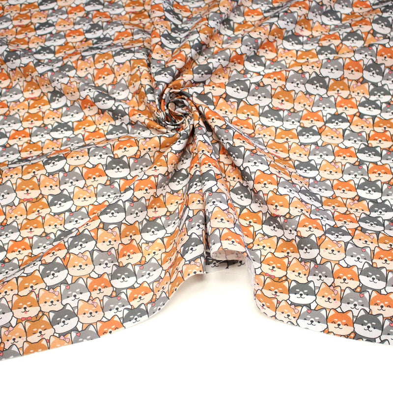 Tissu cotonnade KAWAII aux chiens japonais Shiba blancs, gris et roux, noeud papillon - OEKO - TEX - tissuspipi.com