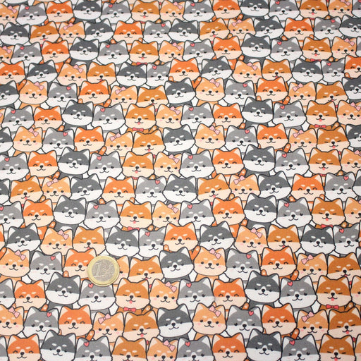 Tissu cotonnade KAWAII aux chiens japonais Shiba blancs, gris et roux, noeud papillon - OEKO - TEX - tissuspipi.com