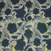Tissu coton fin imprimé INDIENNES, faux uni vert pâle, fleurs et feuilles bleu indigo et vert anglais - STANDARD 100 OEKO - TEX - tissuspipi.com