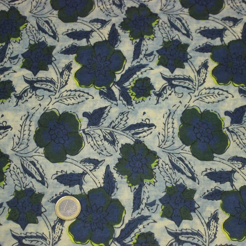 Tissu coton fin imprimé INDIENNES, faux uni vert pâle, fleurs et feuilles bleu indigo et vert anglais - STANDARD 100 OEKO - TEX - tissuspipi.com