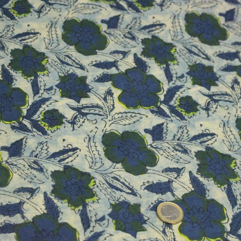 Tissu coton fin imprimé INDIENNES, faux uni vert pâle, fleurs et feuilles bleu indigo et vert anglais - STANDARD 100 OEKO - TEX - tissuspipi.com