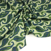 Tissu coton fin imprimé INDIENNES, vert pâle aux feuilles bleues et vertes - STANDARD 100 OEKO - TEX - tissuspipi.com