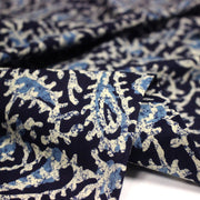 Tissu coton fin imprimé INDIENNES, bleu marine aux fleurs traditionnelles bleues et écrues - STANDARD 100 OEKO - TEX - tissuspipi.com