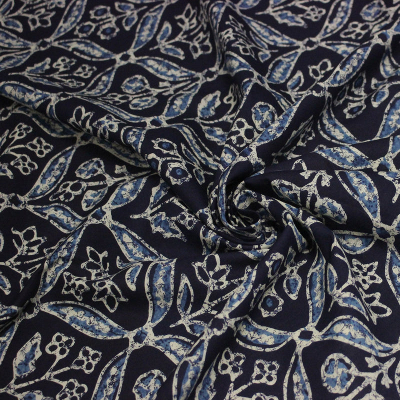 Tissu coton fin imprimé INDIENNES, bleu marine aux fleurs traditionnelles géométriques bleues et écrues - STANDARD 100 OEKO - TEX - tissuspipi.com