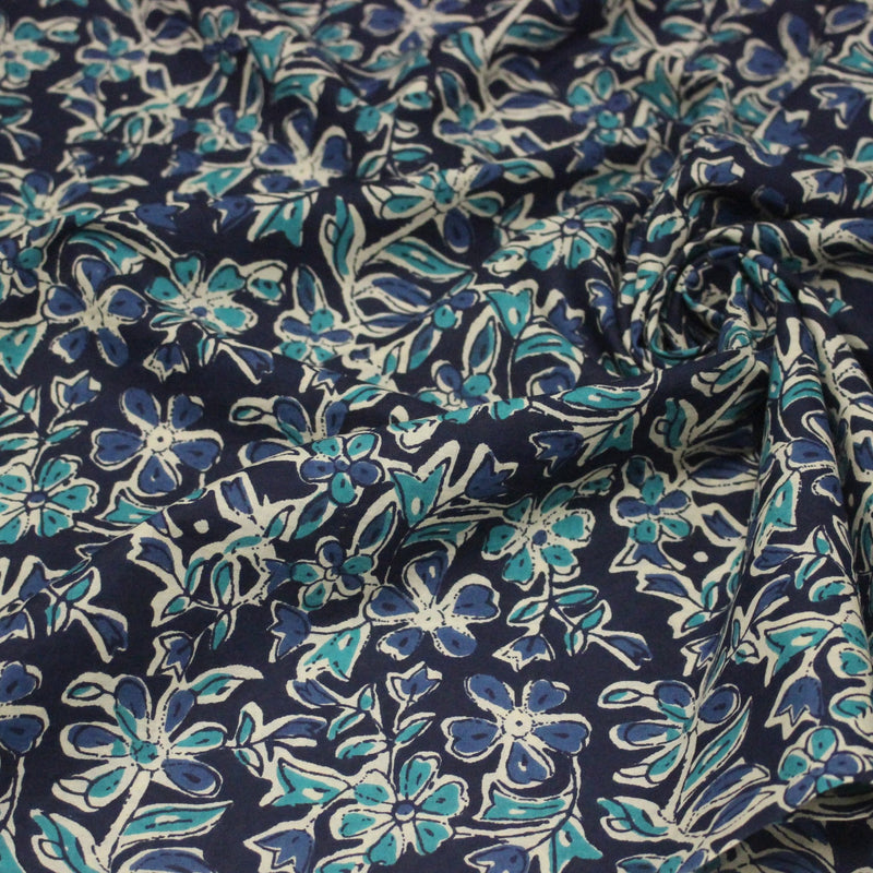 Tissu coton fin imprimé INDIENNES, fleuri traditionnel bleu écru vert, fond bleu marine - STANDARD 100 OEKO - TEX - tissuspipi.com