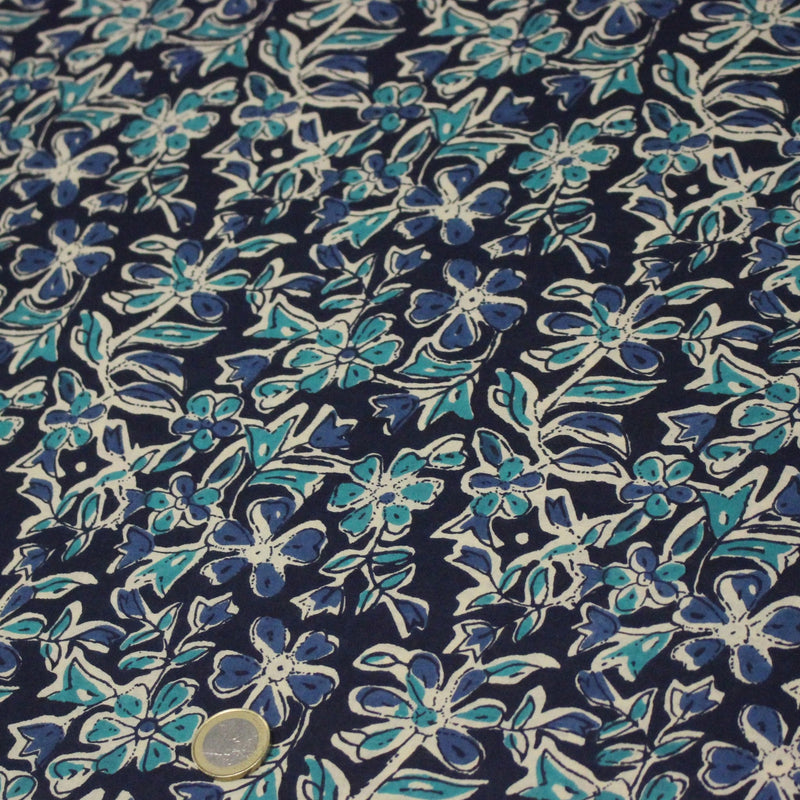 Tissu coton fin imprimé INDIENNES, fleuri traditionnel bleu écru vert, fond bleu marine - STANDARD 100 OEKO - TEX - tissuspipi.com