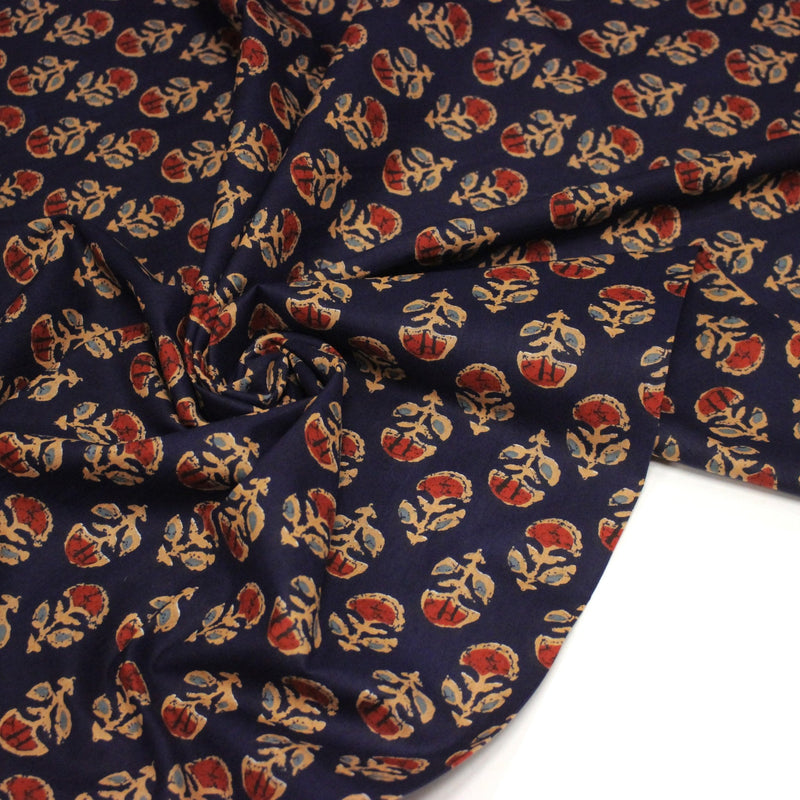 Tissu coton fin imprimé INDIENNES, marine aux fleurs traditionnelles rouge ocre et bleu - STANDARD 100 OEKO - TEX - tissuspipi.com