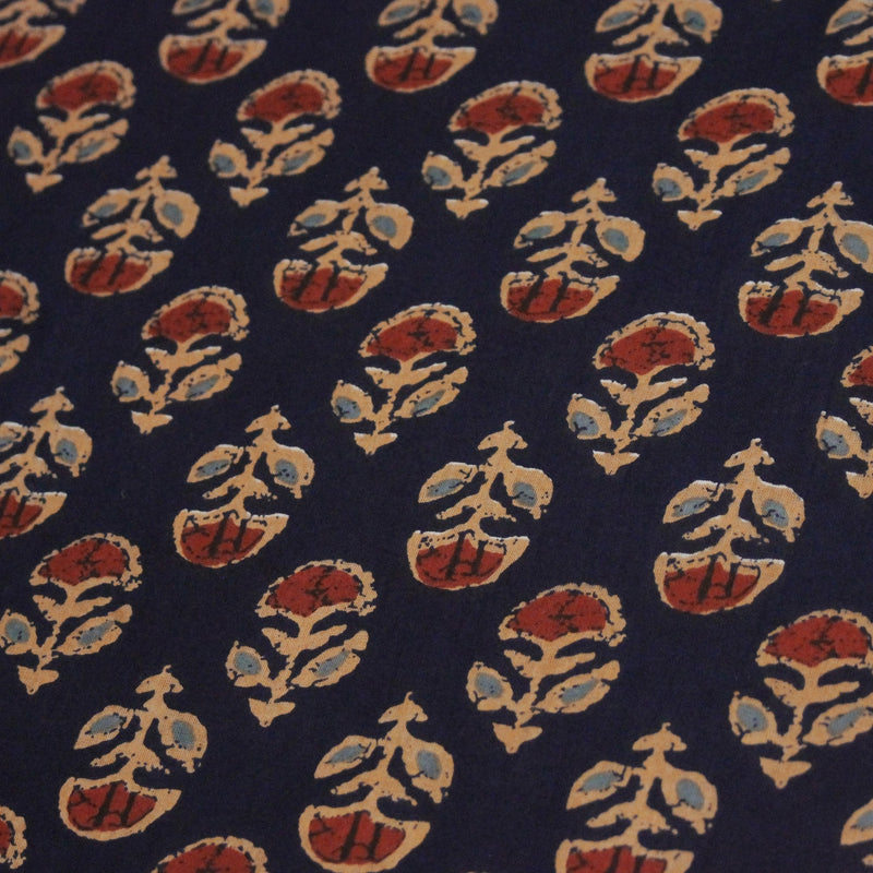 Tissu coton fin imprimé INDIENNES, marine aux fleurs traditionnelles rouge ocre et bleu - STANDARD 100 OEKO - TEX - tissuspipi.com