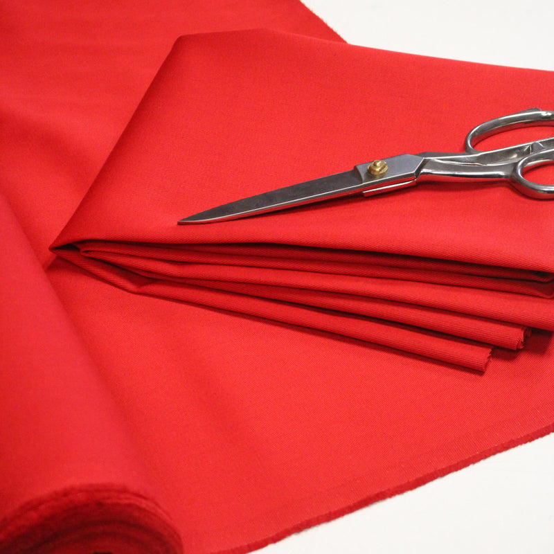 Tissu sergé de rouge uni aux fins fins liserés gris - 325gr/m2 - ON DESTOCKE ! - tissuspipi.com