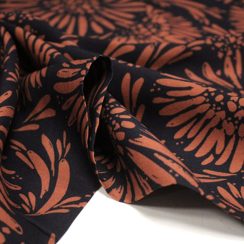 Tissu Viscose fluide noir aux grandes fleurs rouille, AUDREY - STANDARD 100 OEKO - TEX - tissuspipi.com