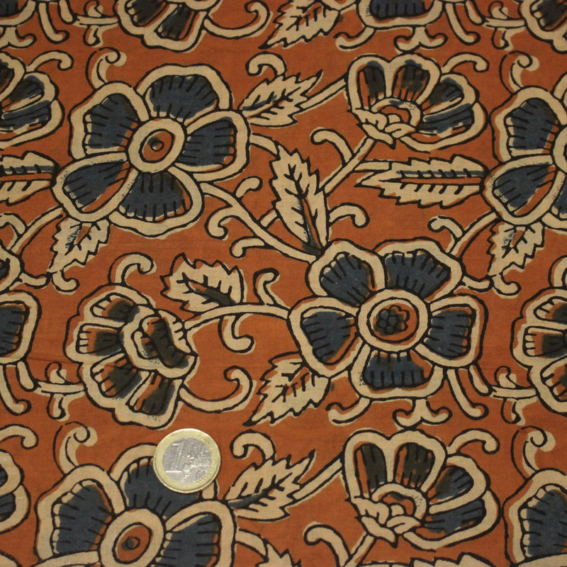 Tissu coton fin imprimé INDIENNES, fleurs bleues et écrues, fond ocre - STANDARD 100 OEKO - TEX - tissuspipi.com