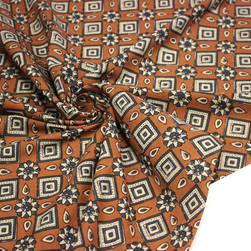 Tissu coton fin imprimé INDIENNES, losanges et fleurs écrus et bleus - STANDARD 100 OEKO - TEX - tissuspipi.com