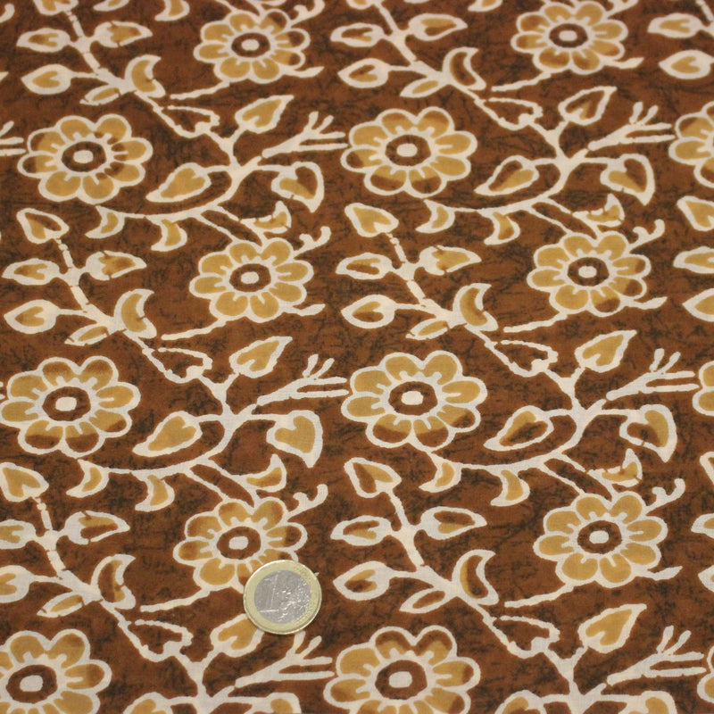 Tissu coton fin imprimé INDIENNES, ocre aux fleurs blanches et crème - STANDARD 100 OEKO - TEX - tissuspipi.com