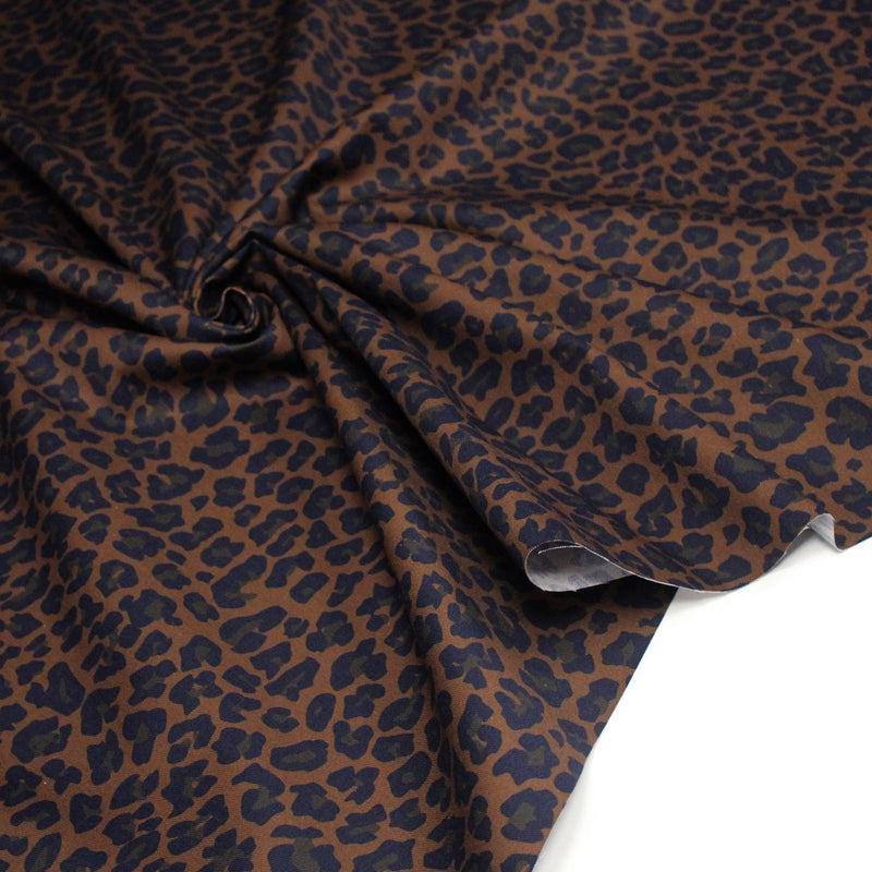 Tissu gabardine de coton LEOPARD tons marron chocolat - OEKO - TEX - tissuspipi.com