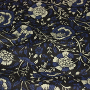 Tissu coton fin imprimé INDIENNES, noir aux fleurs traditionnelles écrues et bleues - tissuspipi.com