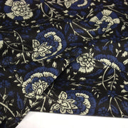 Tissu coton fin imprimé INDIENNES, noir aux fleurs traditionnelles écrues et bleues - tissuspipi.com