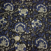 Tissu coton fin imprimé INDIENNES, noir aux fleurs traditionnelles écrues et bleues - tissuspipi.com
