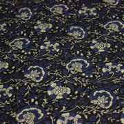 Tissu coton fin imprimé INDIENNES, noir aux fleurs traditionnelles écrues et bleues - tissuspipi.com