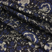 Tissu coton fin imprimé INDIENNES, noir aux fleurs traditionnelles écrues et bleues - tissuspipi.com