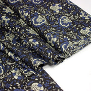 Tissu coton fin imprimé INDIENNES, noir aux fleurs traditionnelles écrues et bleues - tissuspipi.com